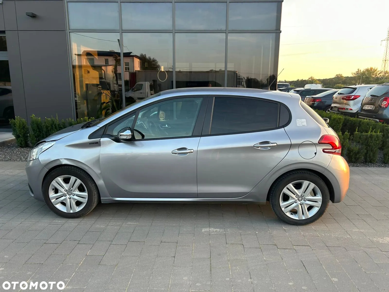 Peugeot 208 - 11