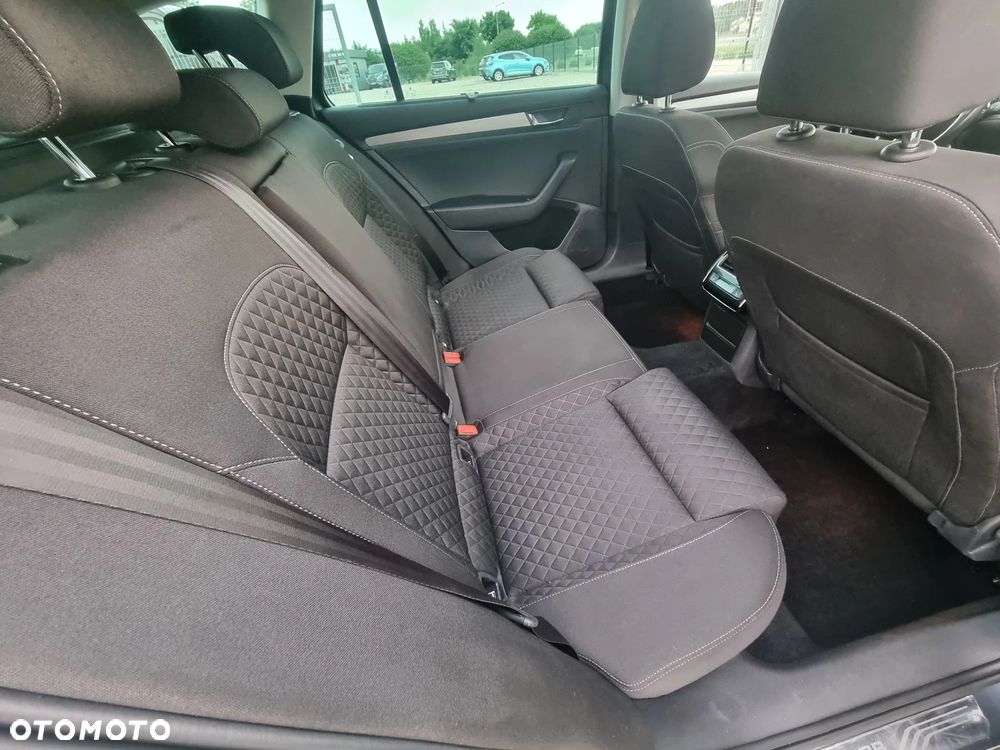 Skoda Superb Combi 2.0 TDI DSG Ambition - 10