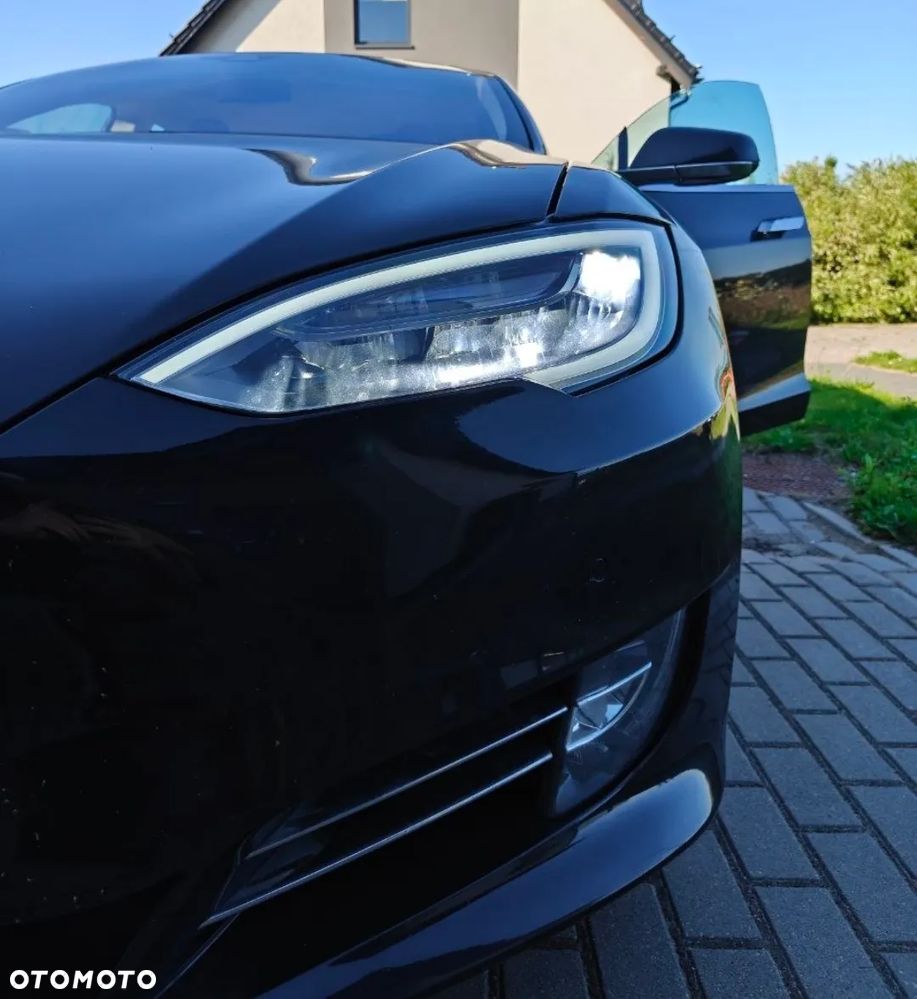 Tesla Model S - 12