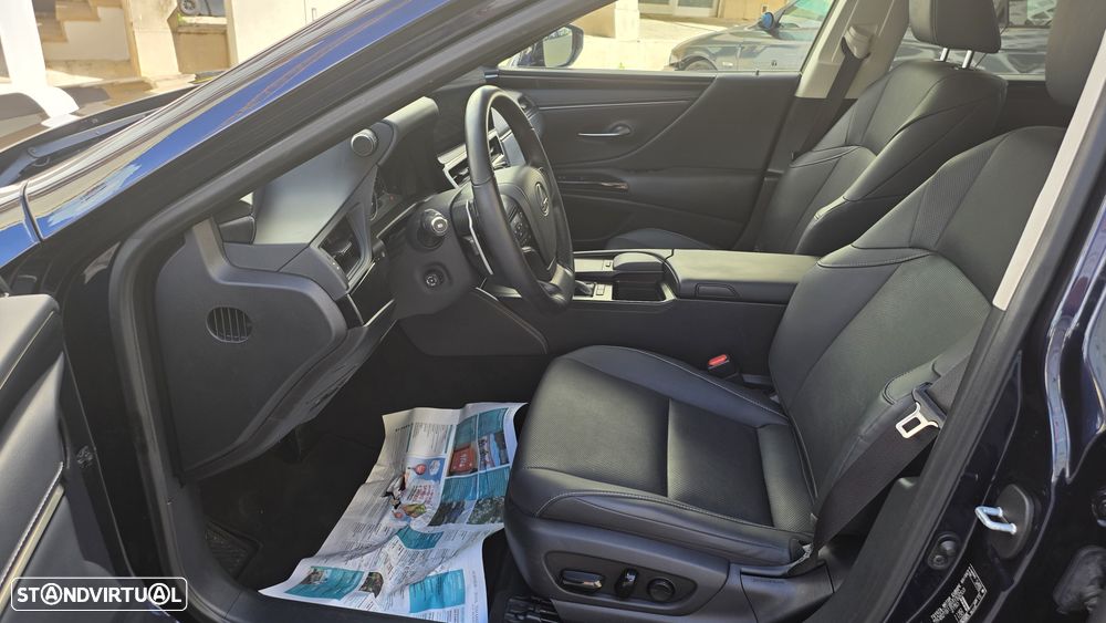 Lexus ES 300h Special Edition - 17