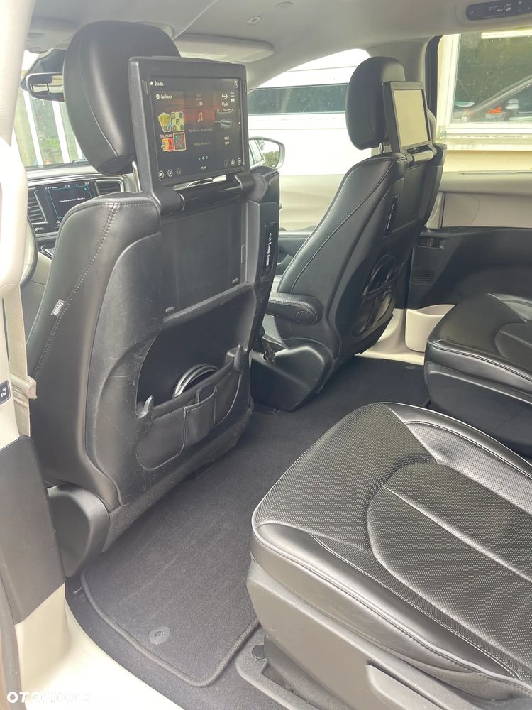 Chrysler Pacifica - 25