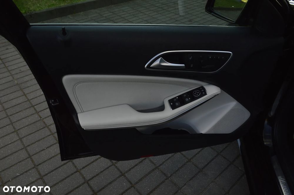 Mercedes-Benz Klasa A 250 4Matic 7G-DCT - 25