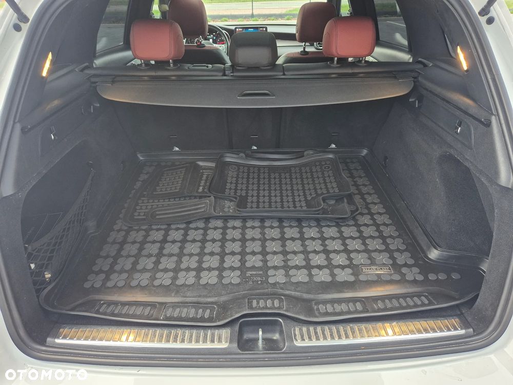 Mercedes-Benz GLC 300 4Matic 9G-TRONIC AMG Line Plus - 16