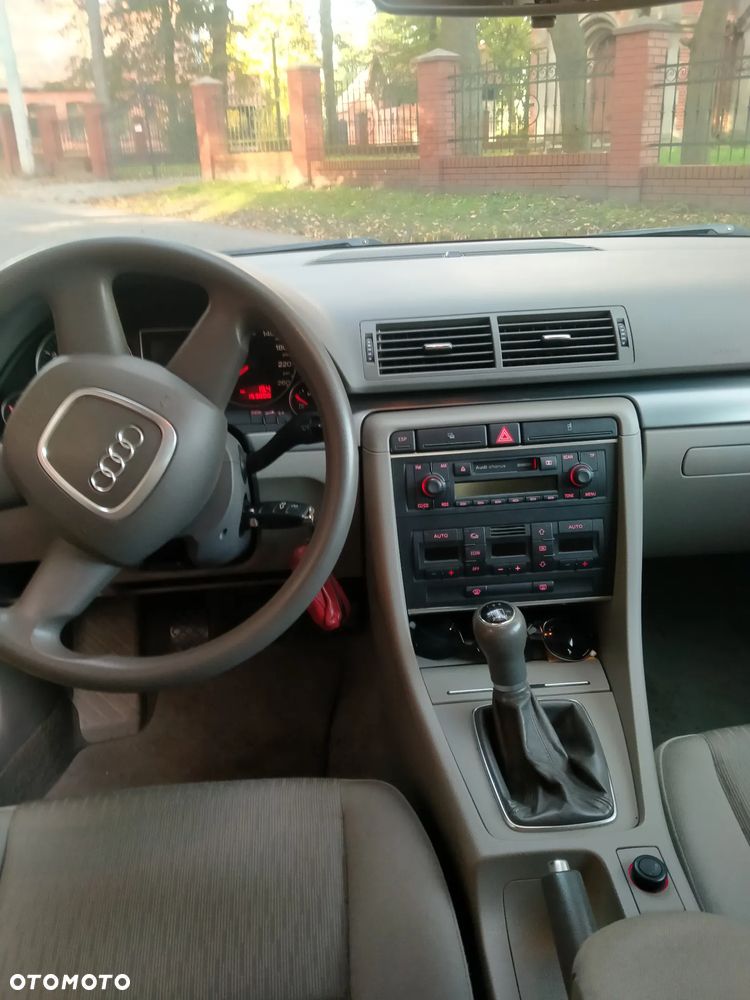 Audi A4 Limousine - 11