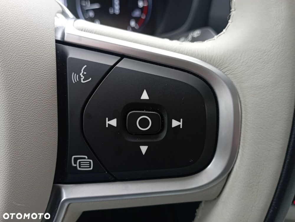 Volvo V60 D4 Momentum Pro - 24