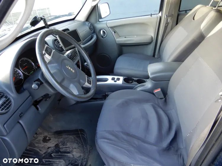 Jeep Liberty 2.8 CRD 4x4 - 12
