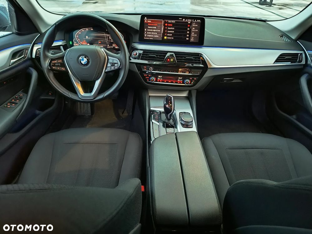 BMW Seria 5 520d xDrive - 12