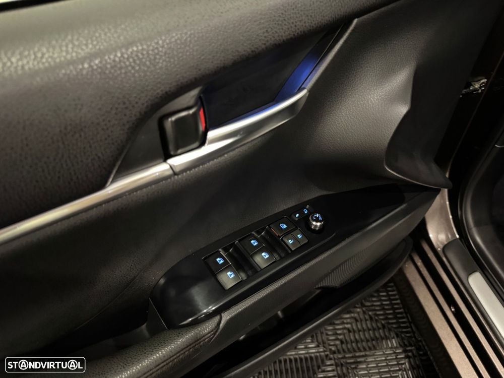 Toyota Camry 2.5 Hybrid Luxury - 57