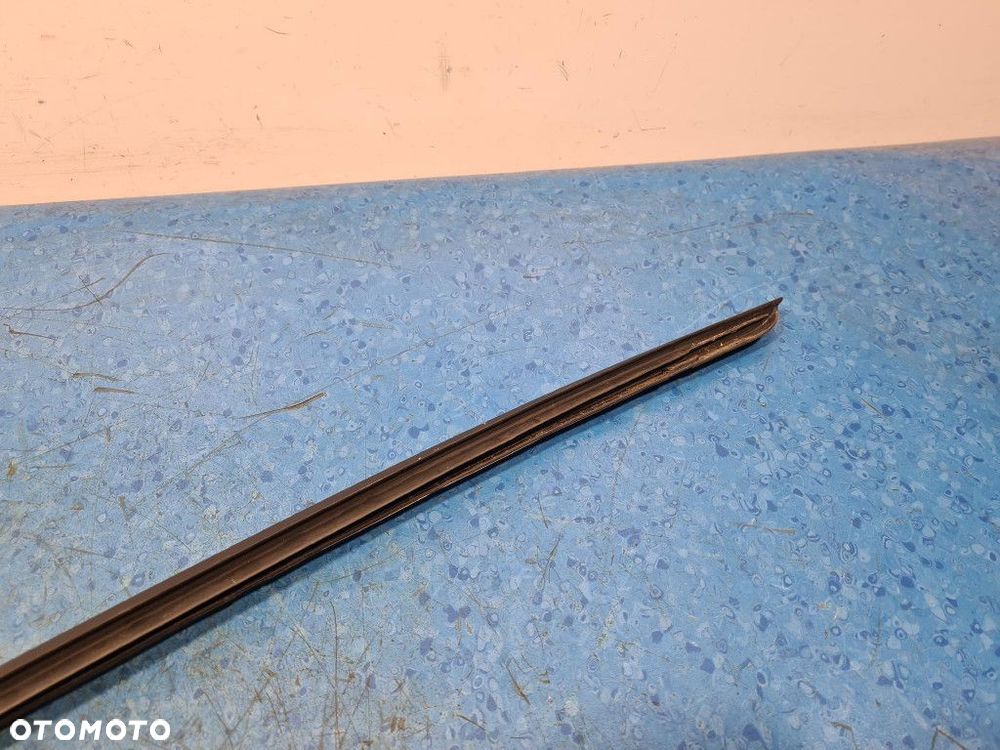 VOLKSWAGEN PASSAT B8 LISTWA OZDOBNA SZYBY CZOŁOWEJ PRAWA  3G0854328 LI7F - 7