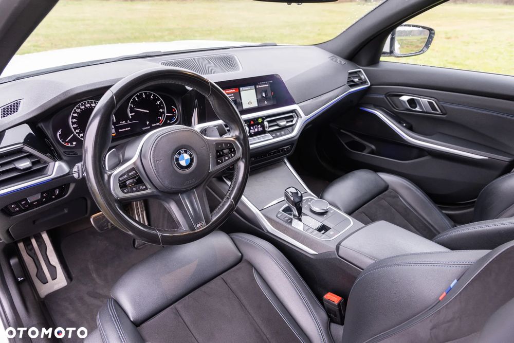 BMW Seria 3 320i xDrive M Sport Sport - 17