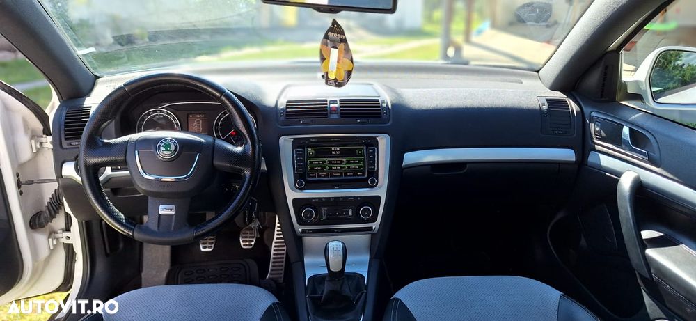 Skoda Octavia Combi 2.0 TDI DPF RS - 5