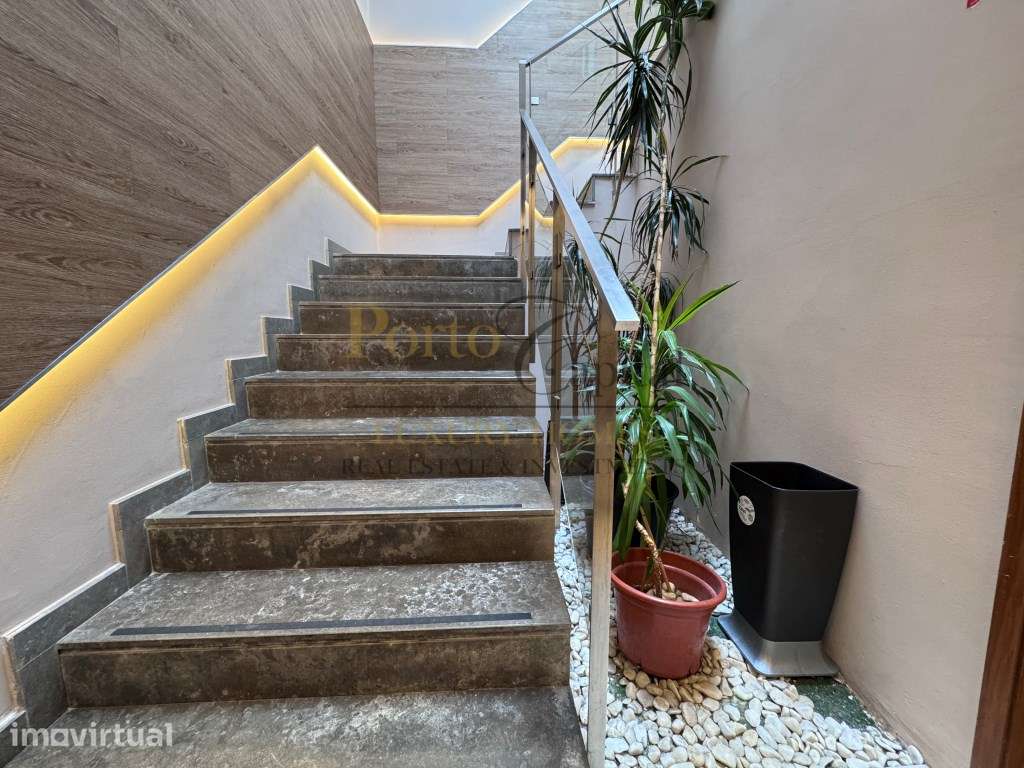 OPORTUNIDADE DE INVESTIMENTO ATIVO COMERCIAL EM LEÇA DA PALMEIRA - Grande imagem: 3/28