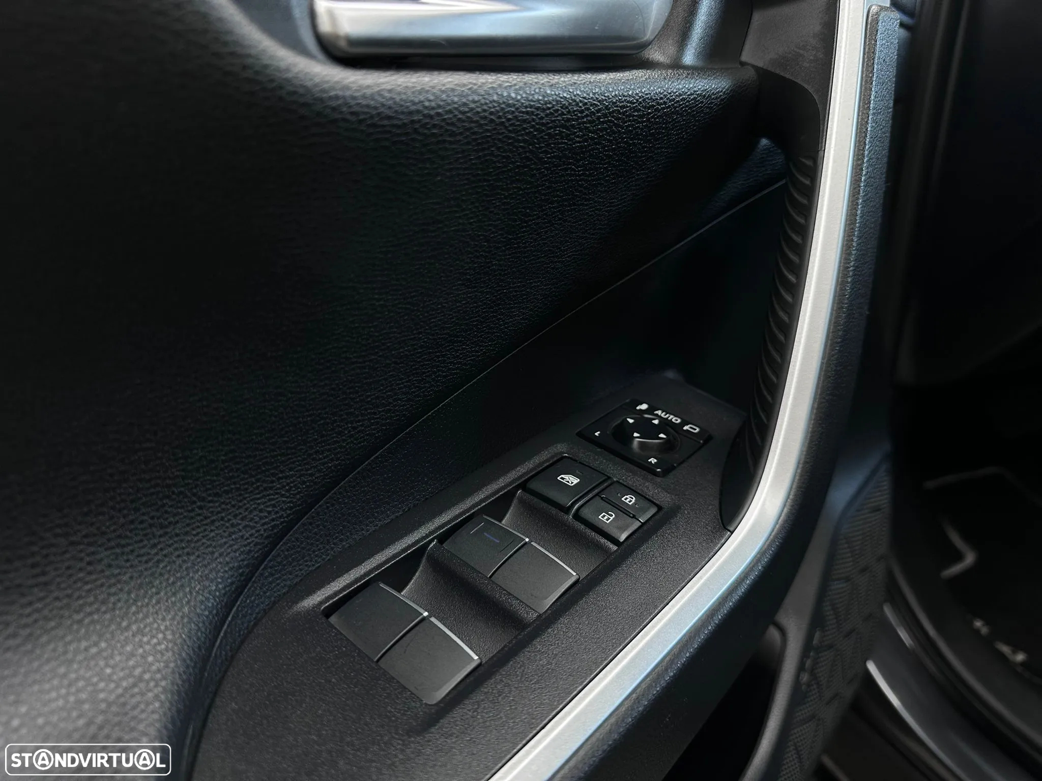 Toyota RAV4 2.5 HDF Lounge - 37
