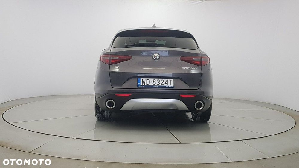 Alfa Romeo Stelvio - 6