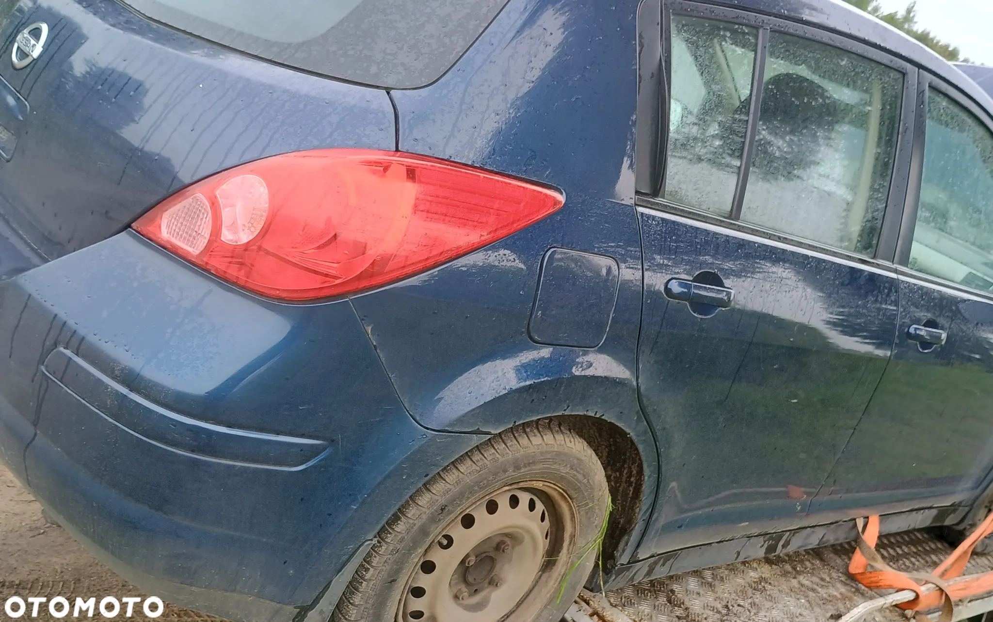 NISSAN TIIDA VERSA  DZRZWI MASKA błotnik chłodnica - 2