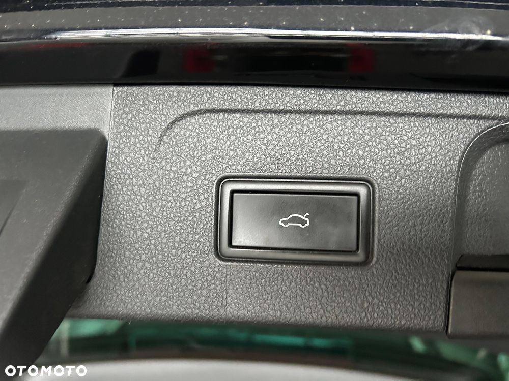 Volkswagen Passat Variant 2.0 TDI SCR Highline - 25