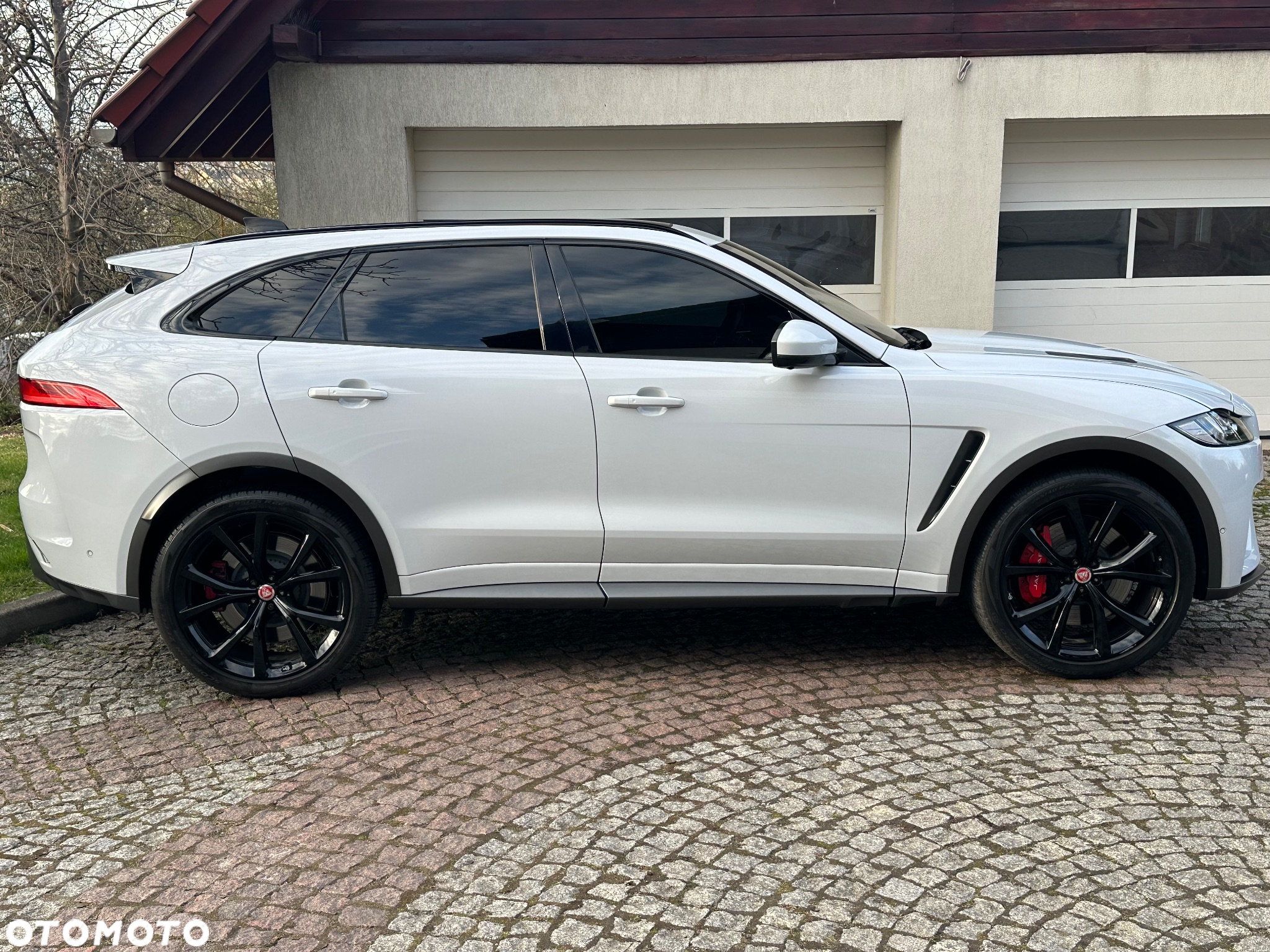Jaguar F-Pace 5.0 V8 P550 AWD SVR - 31