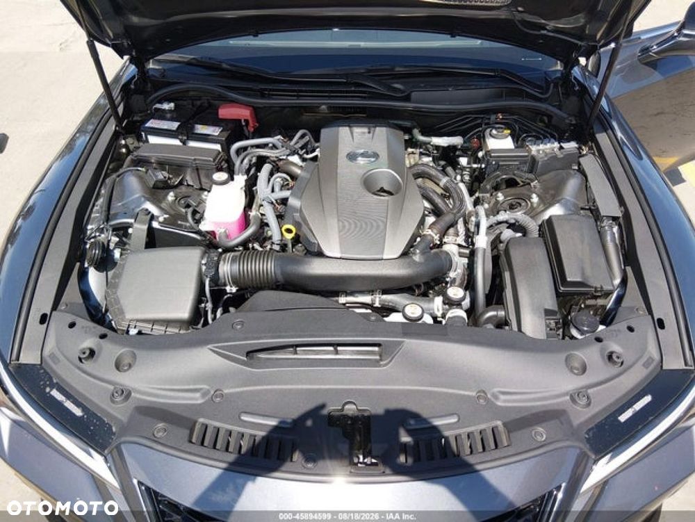 Lexus IS - 10