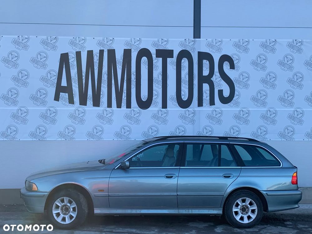 BMW 5 E39 2002 *SAMOCHÓD NA CZĘŚCI* 3391 MASKA, LAMPA, DRZWI, LUSTERKO, ZDERZAK, GRILL, BŁOTNIK, KLAPA, BELKA, DESKA, FOTELE, KANAPA, ĆWIARTKA KIEROWNICA, TARCZE, ZACISKI, ZAWIESZENIE, KOMPLETNY PRZÓD, KOMPLETNY TYŁ, LICZNIK, ZEGARY, PRAWE LEWE PRZÓD TYŁ - 3