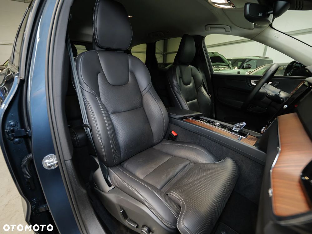 Volvo XC 60 B4 D AWD Plus Dark - 21