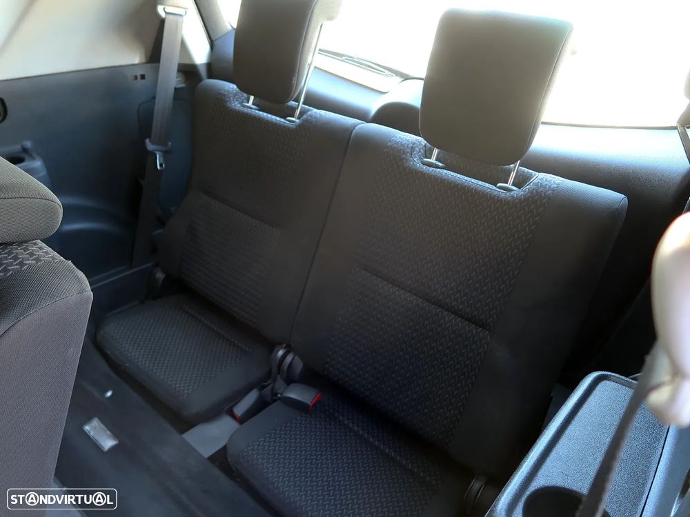 Toyota Corolla Verso 2.2 D-4D Sol - 13