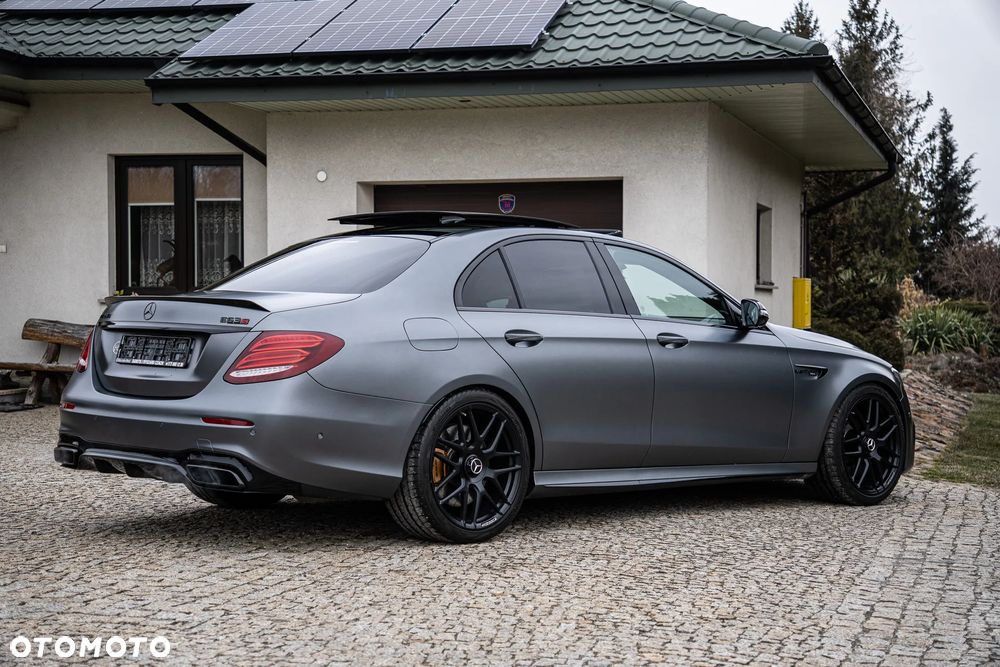 Mercedes-Benz Klasa E AMG 63 S 4-Matic+ - 31