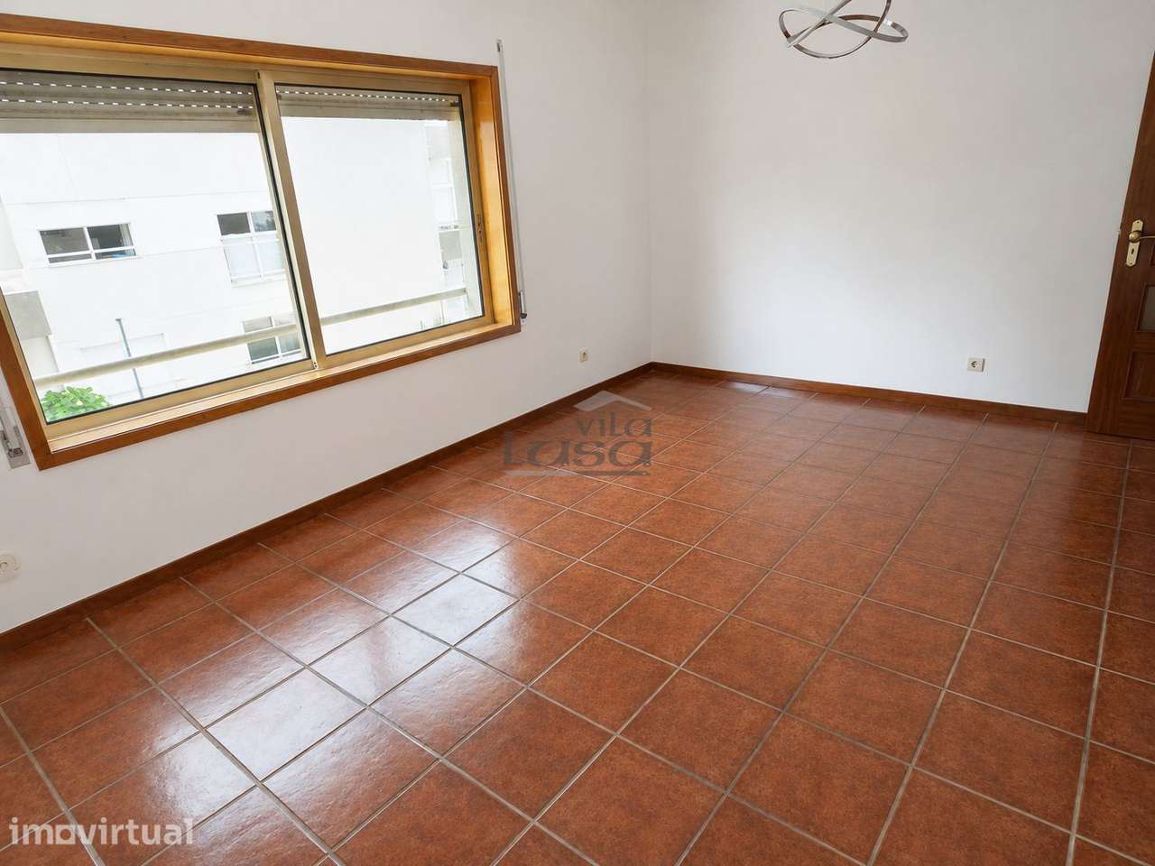 T2 Rua da Bélgica totalmente renovado, com 2 frentes, lugar de garagem - Grande imagem: 5/26