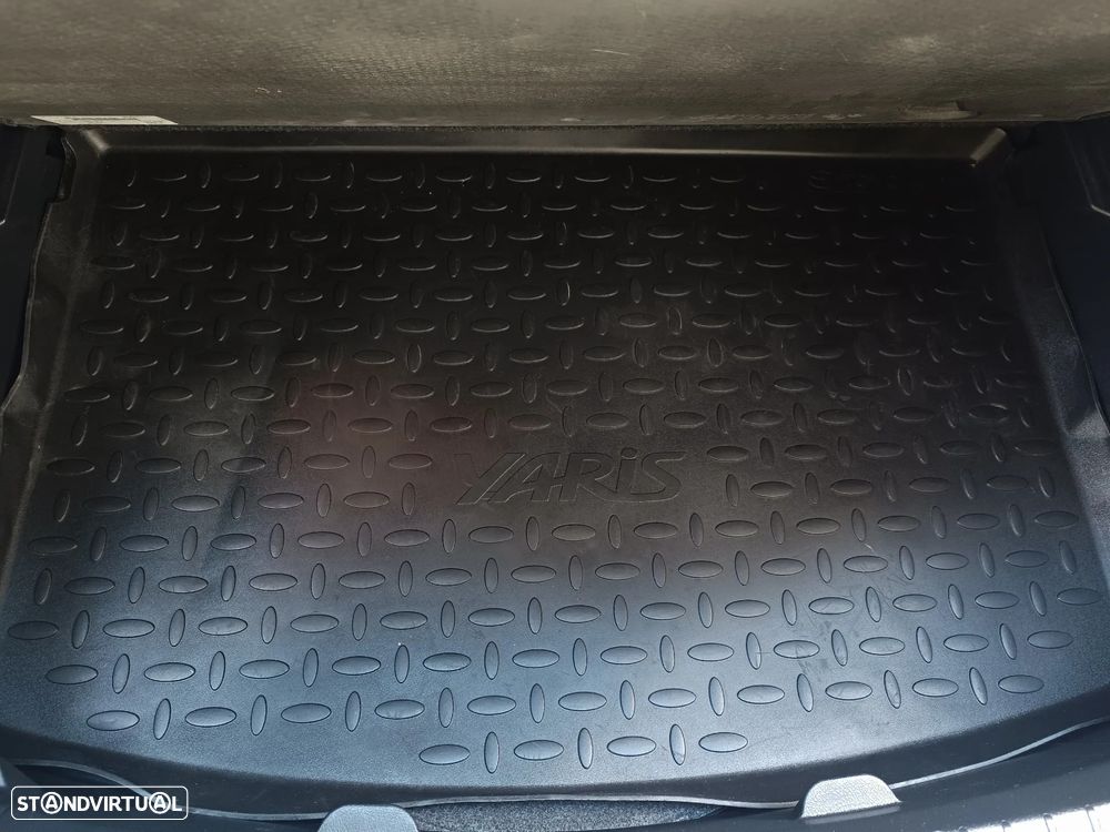 Toyota Yaris 1.5 HSD Comfort+Navi - 31