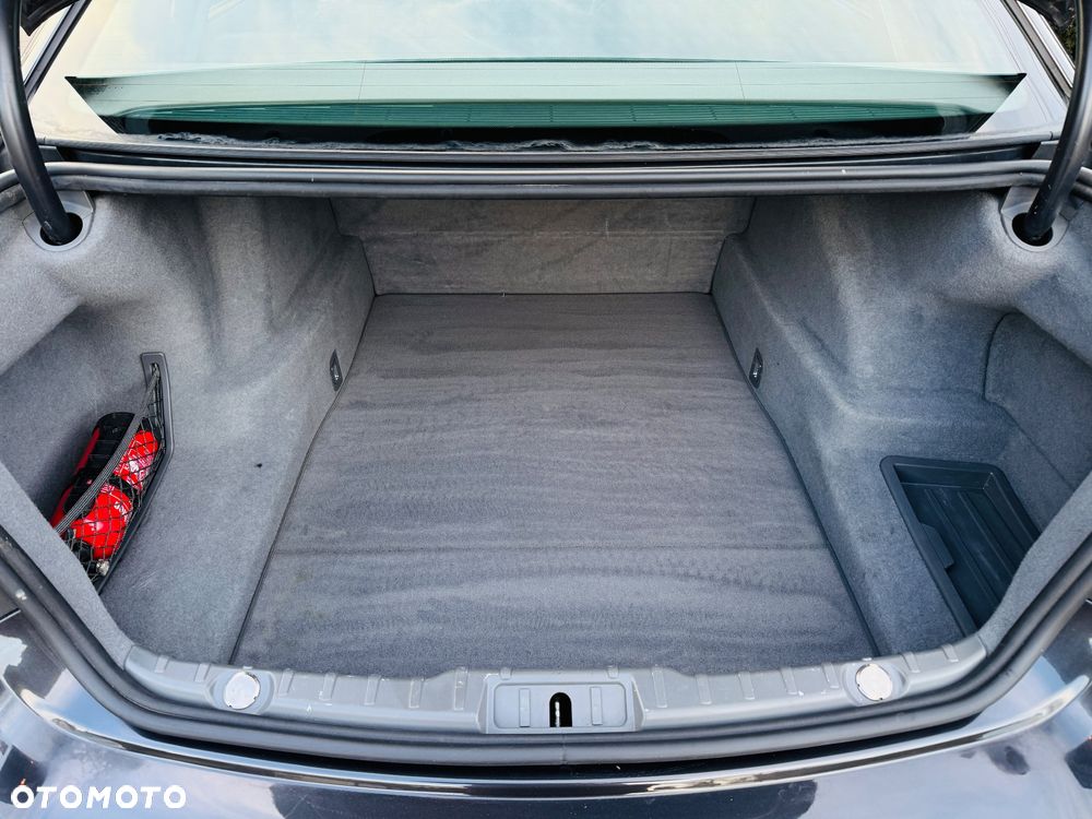 BMW Seria 7 740i - 24