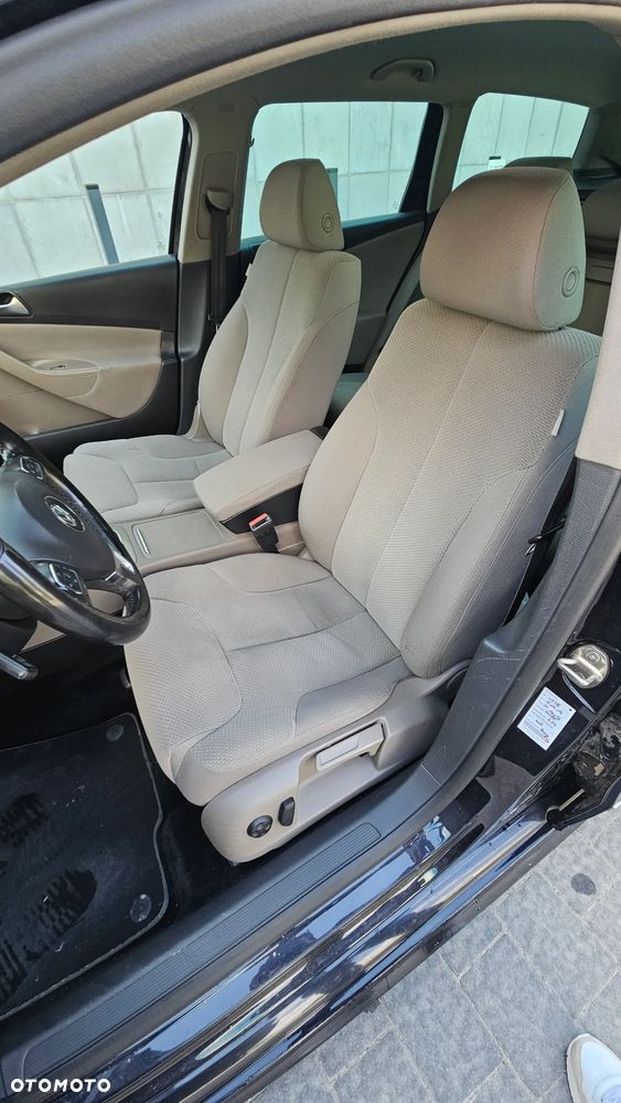 Volkswagen Passat 2.0 TDI Comfortline R-Style - 18
