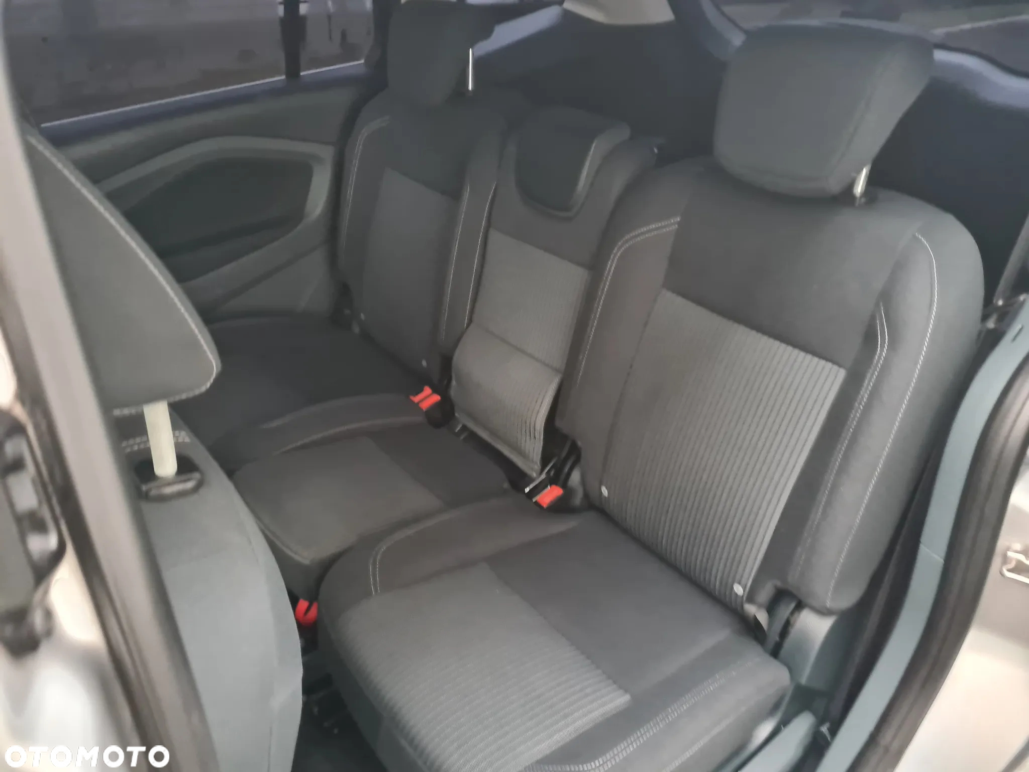 Ford Grand C-MAX 2.0 TDCi Titanium - 24