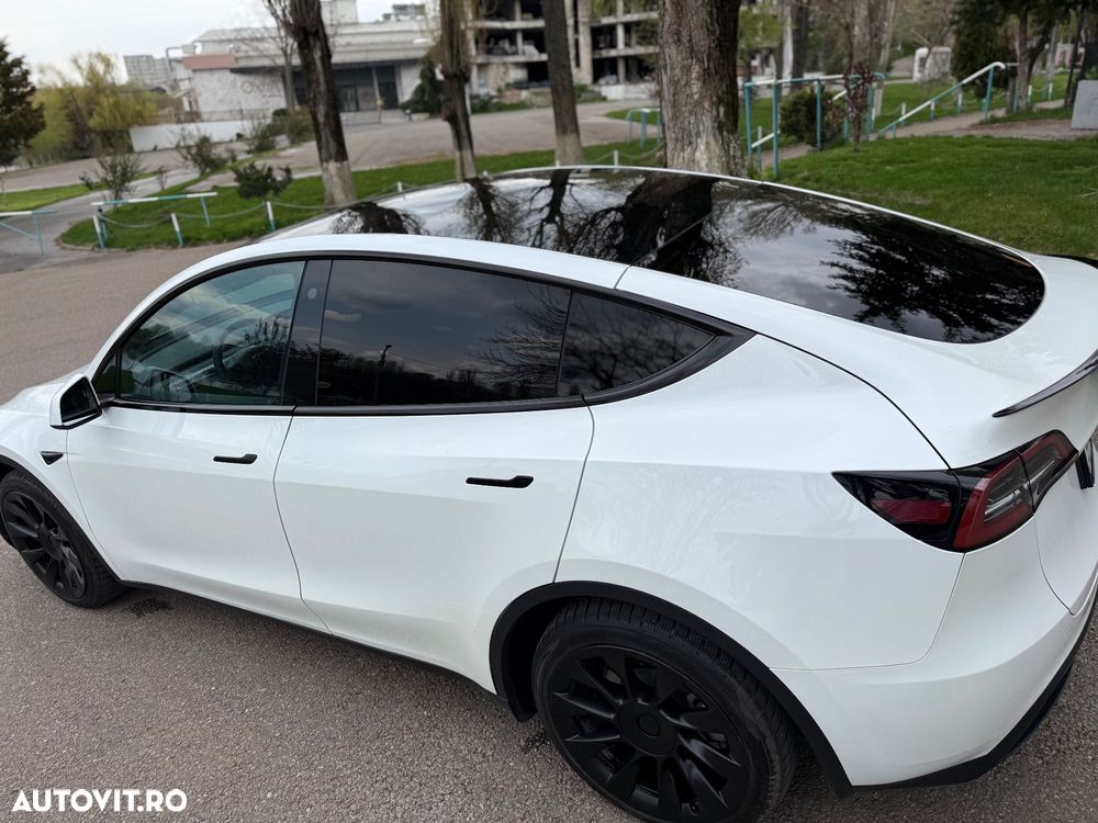 Tesla Model Y - 17