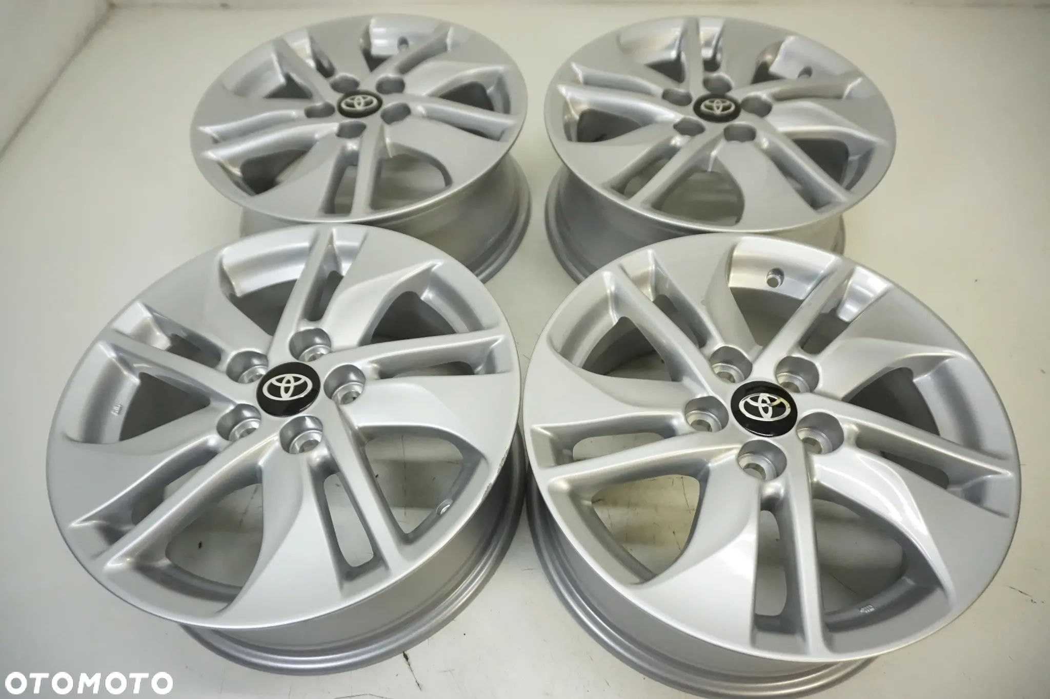 Felgi aluminiowe 15 TOYOTA YARIS IV PRIUS ORYGINAŁ NOWY MODEL - 1