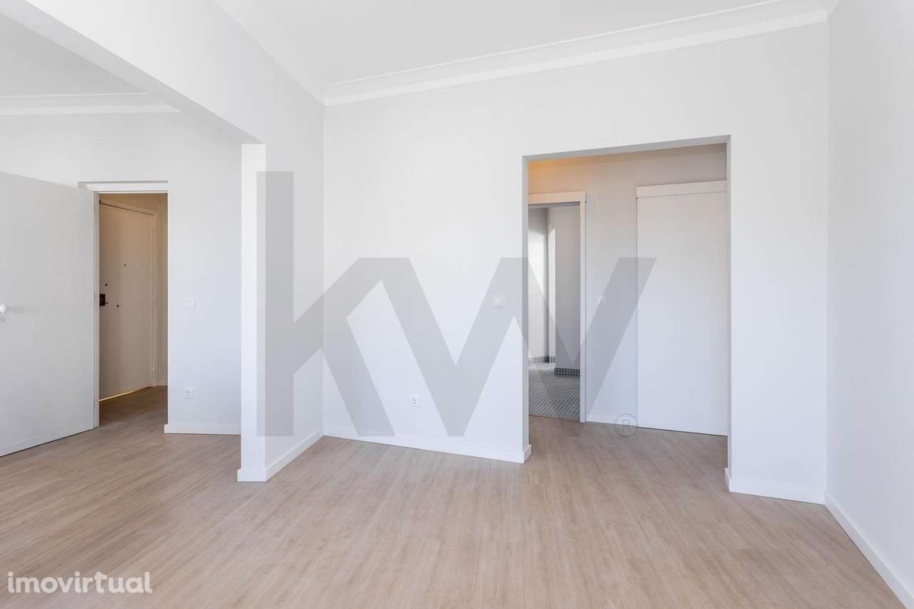 T2+1 Totalmente Remodelado com Varanda na Ajuda - Grande imagem: 5/23