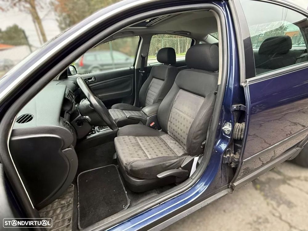 VW Passat 1.9 TDi Highline - 12