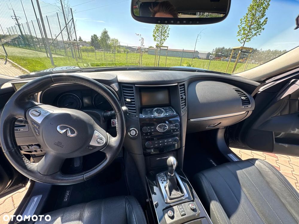 Infiniti QX70 3.7 S - 29