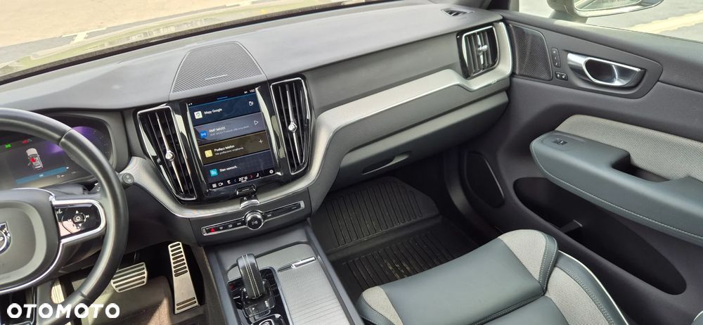 Volvo XC 60 T6 AWD Geartronic RDesign - 12