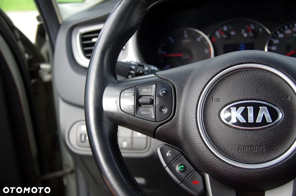 Kia Carens 1.7 CRDi 115 Dream Team Edition - 30