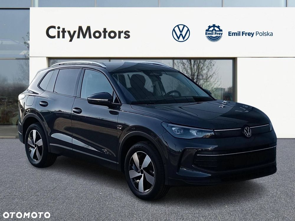 Volkswagen Tiguan - 1