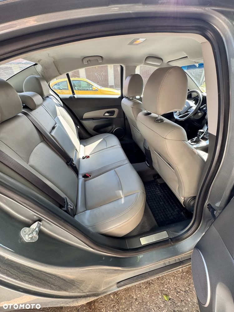Chevrolet Cruze 1.8 LT - 10