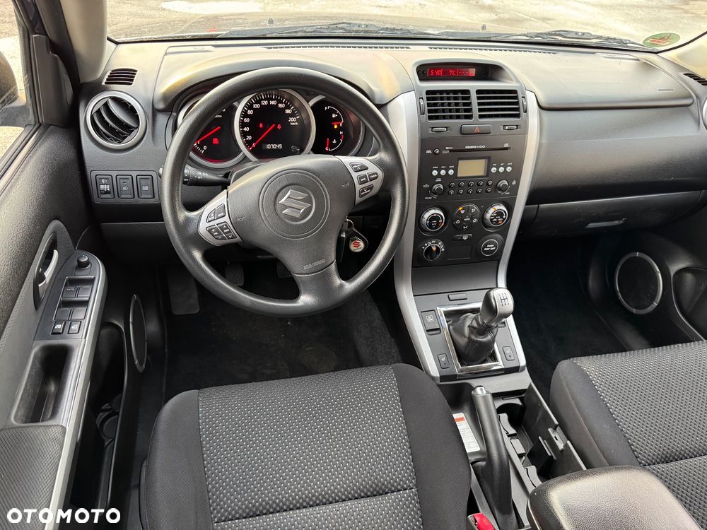 Suzuki Grand Vitara 2.0 Comfort + Family - 17