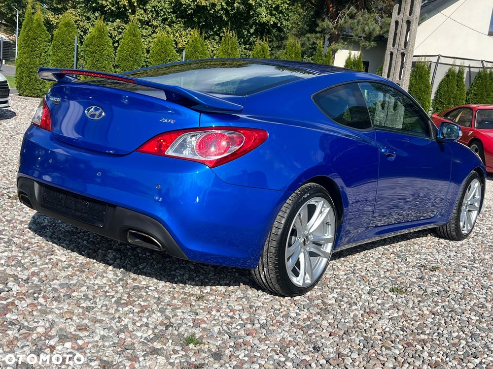 Hyundai Genesis Coupe 2.0 T - 11