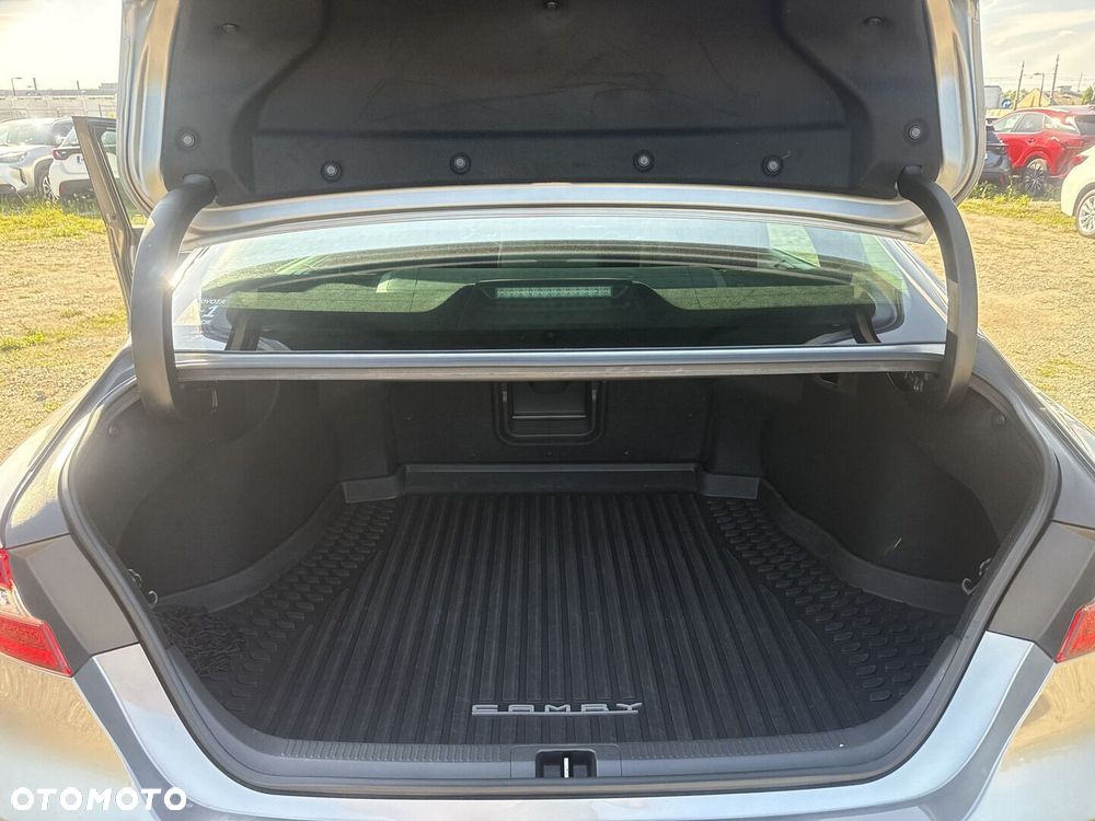 Toyota Camry 2.5 Hybrid Executive CVT - 14