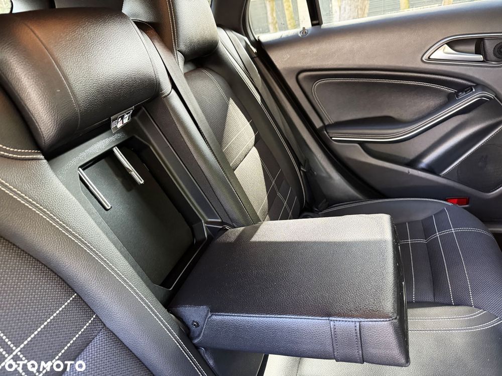 Mercedes-Benz CLA 200 7G-DCT AMG Line - 34