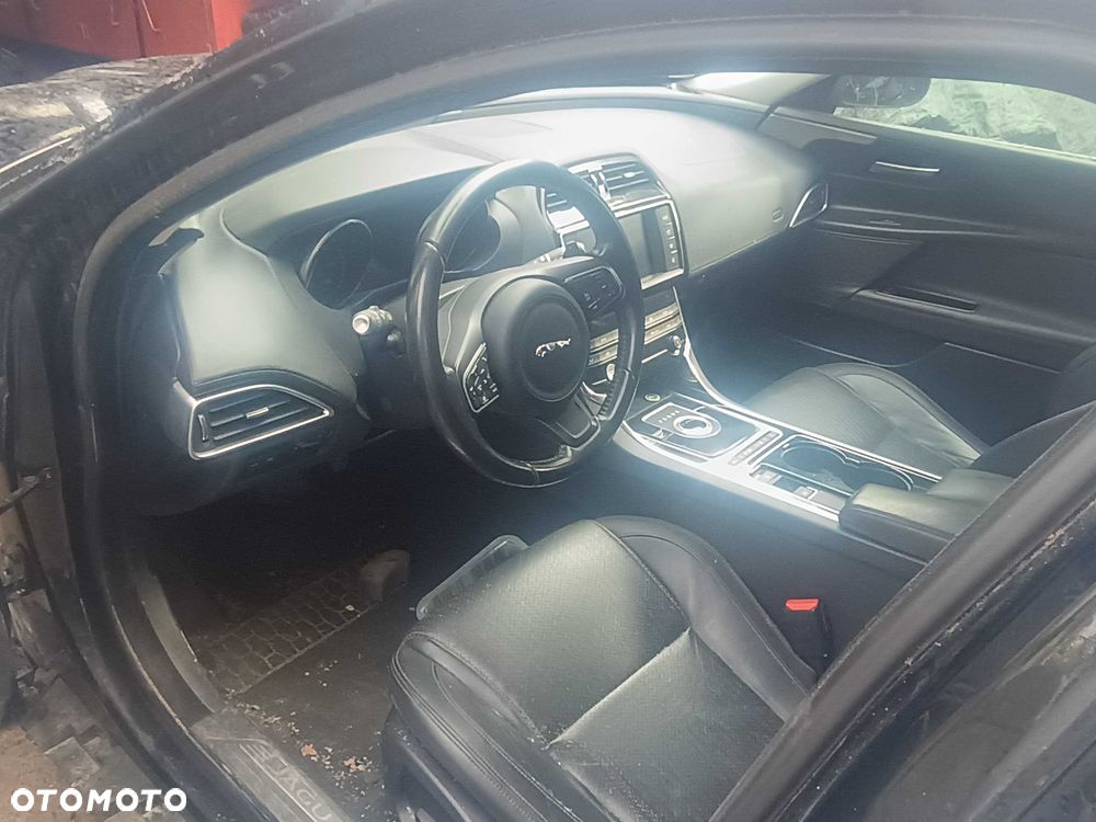 Jaguar XE - 5