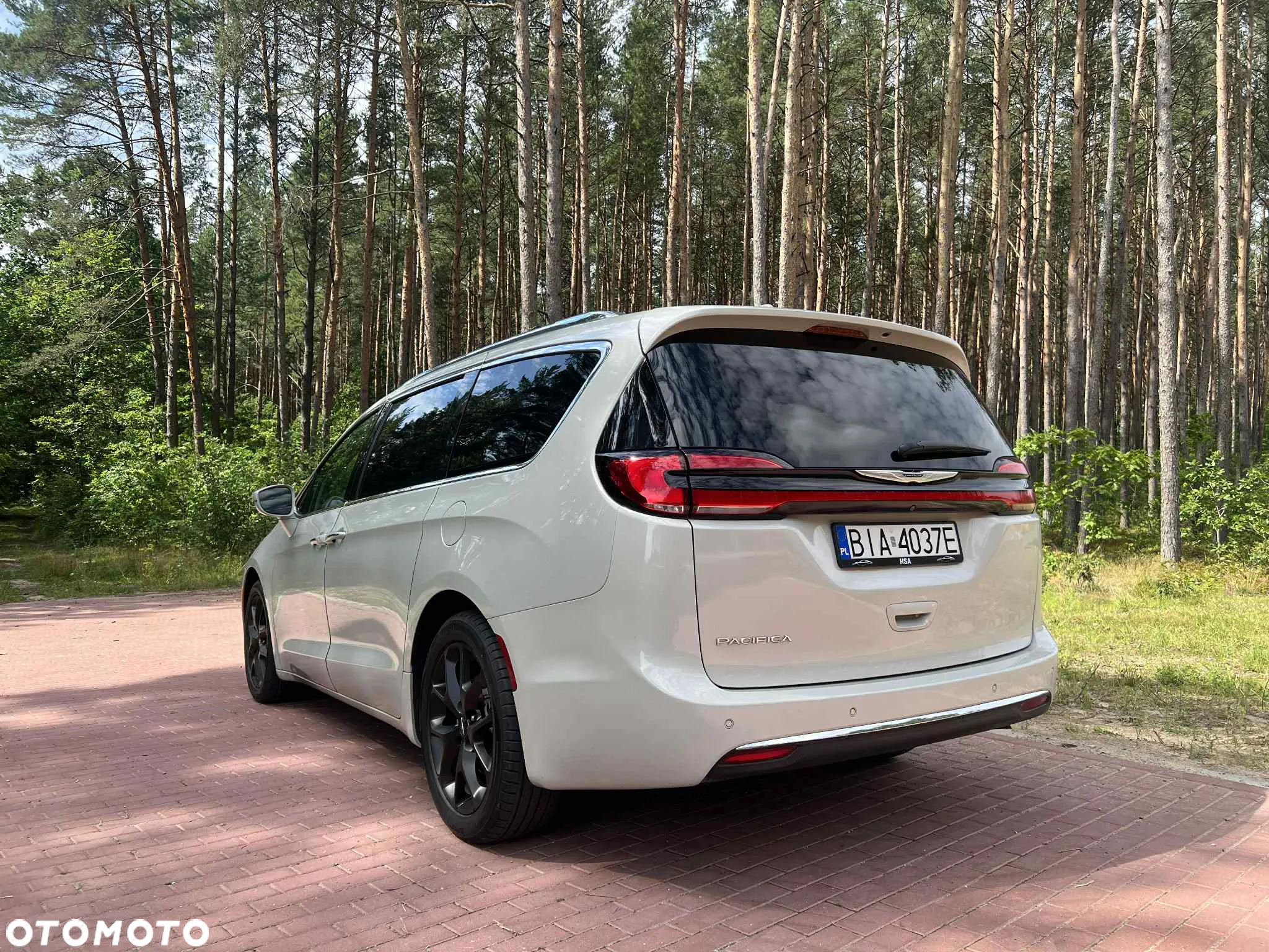 Chrysler Pacifica - 5