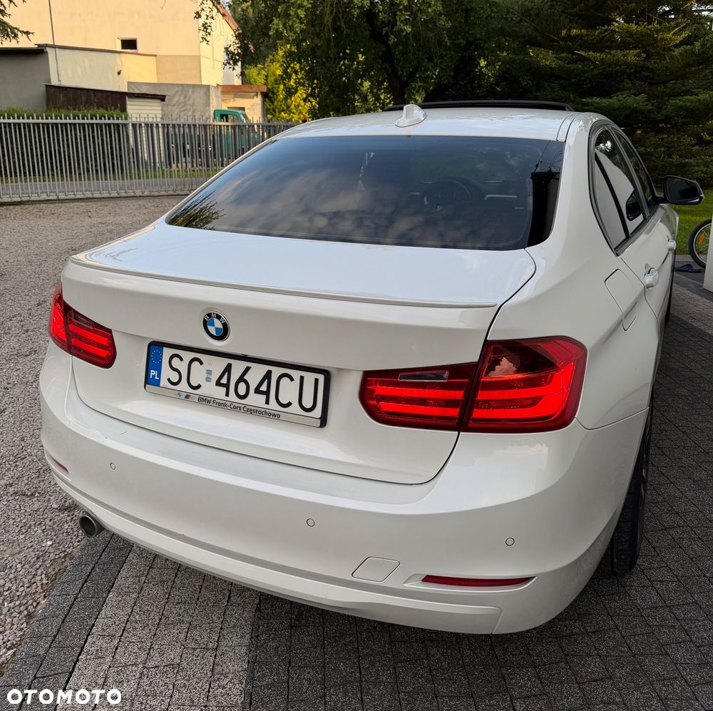 BMW Seria 3 318d Luxury Line - 12