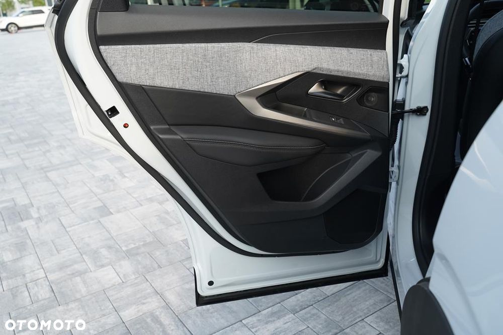 Peugeot 3008 1.2 PureTech mHEV GT E-DCS6 - 8