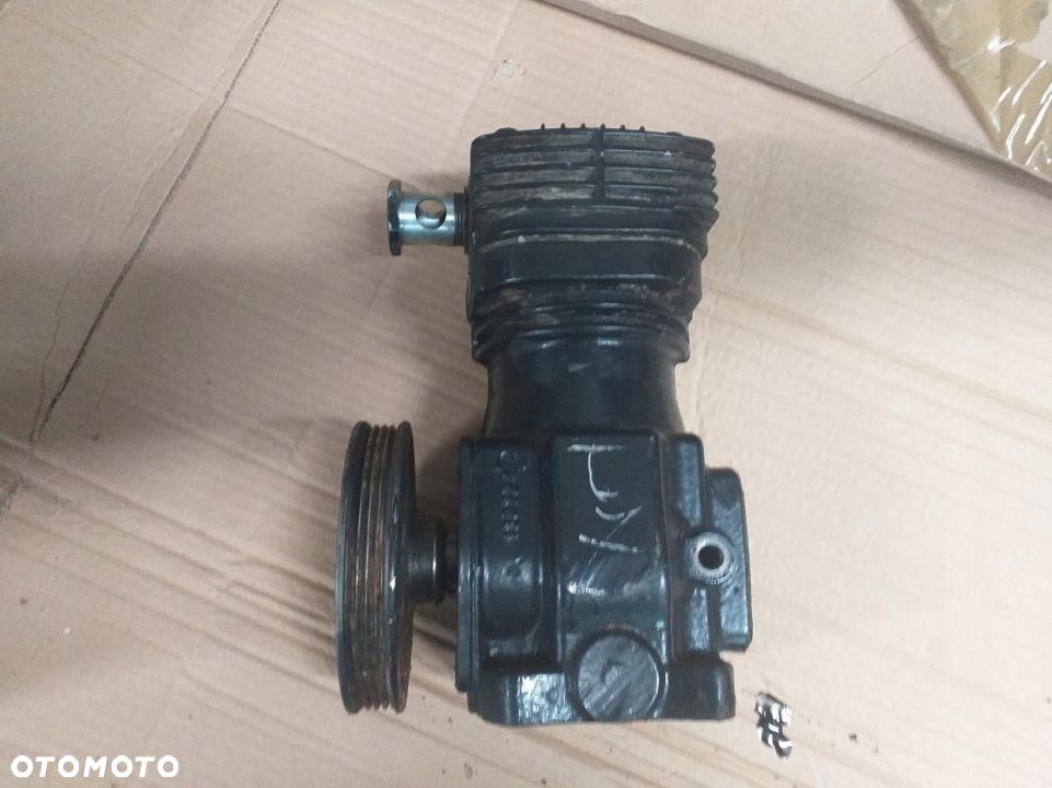 SPRĘŻARKA POWIETRZA NEW HOLLAND T7 185 129kW 2014R - 2