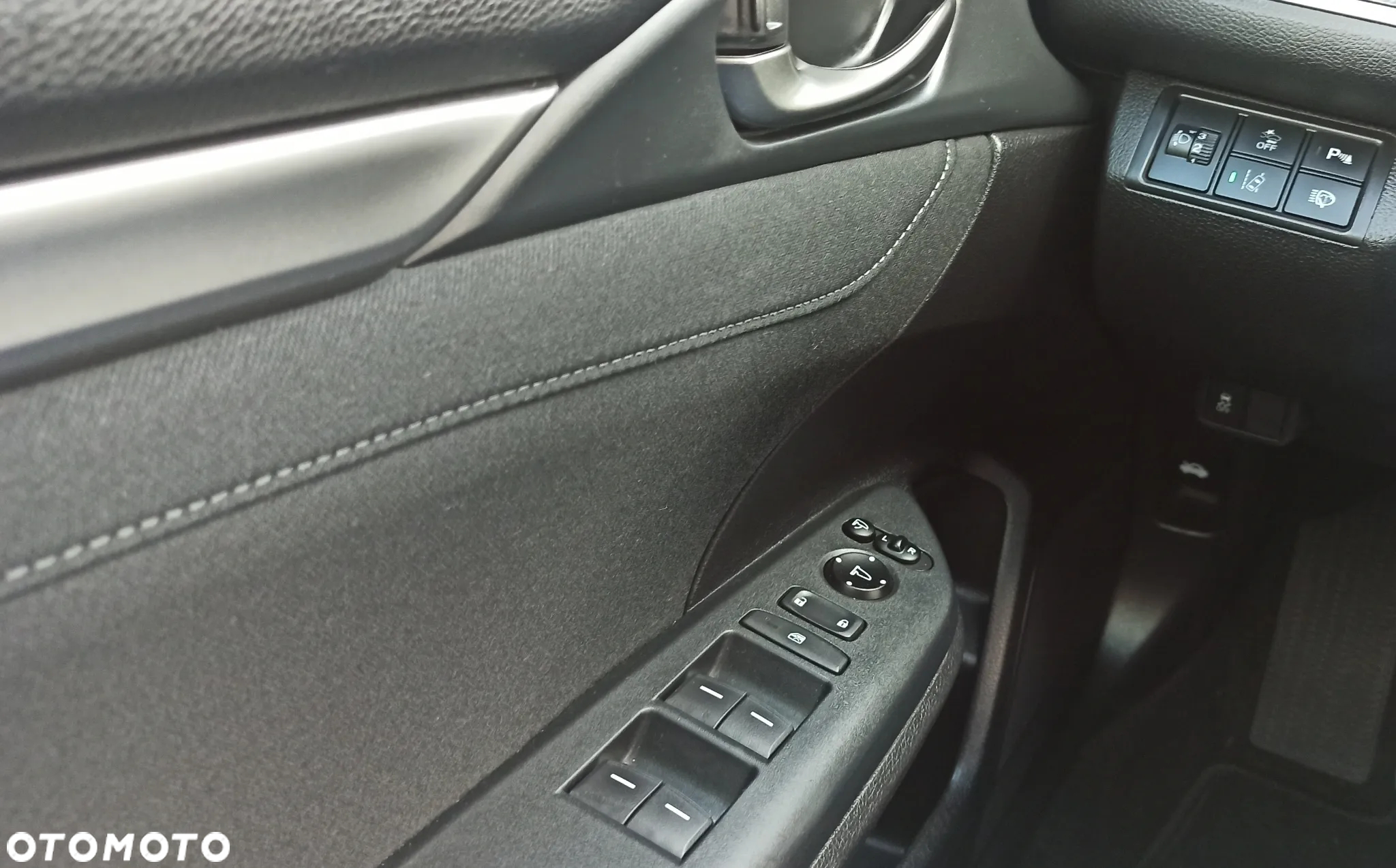 Honda Civic 1.6 i-DTEC Executive Black Edition - 17